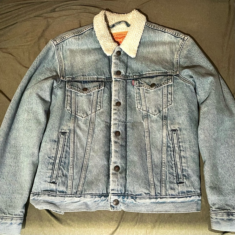 Levi’s Men’s Light Blue Sherpa-Lined Denim Jacket